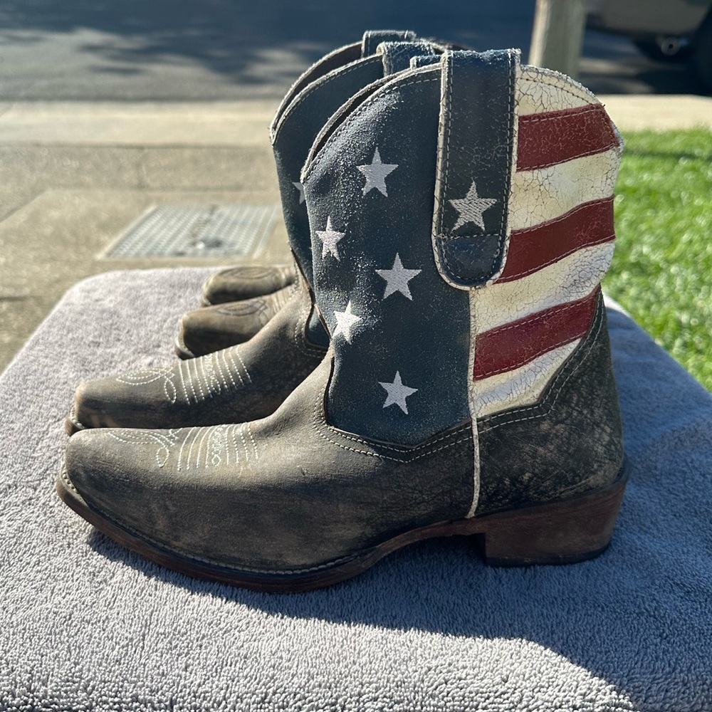 Roper size 9 short Cowboy boots.